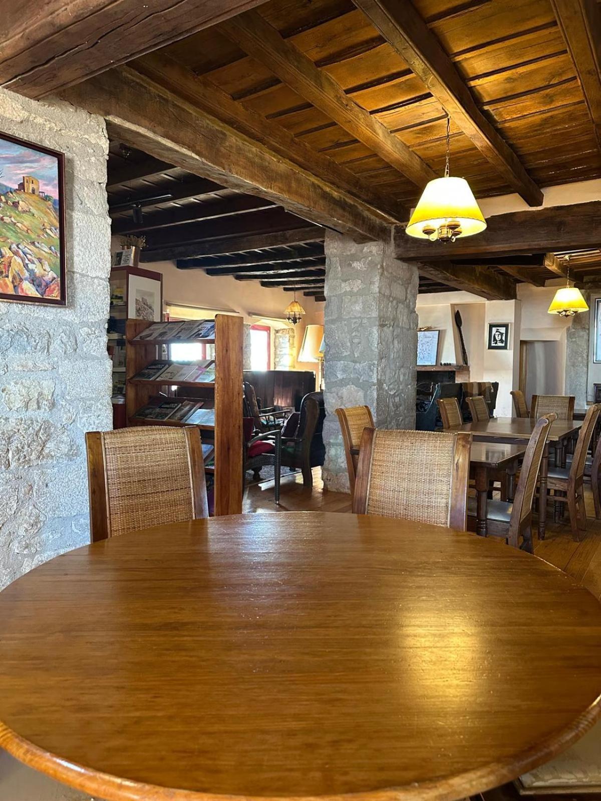 Santuari Mare De Deu Del Mont Restaurant-Hostatgeria Hotel Beuda Ngoại thất bức ảnh