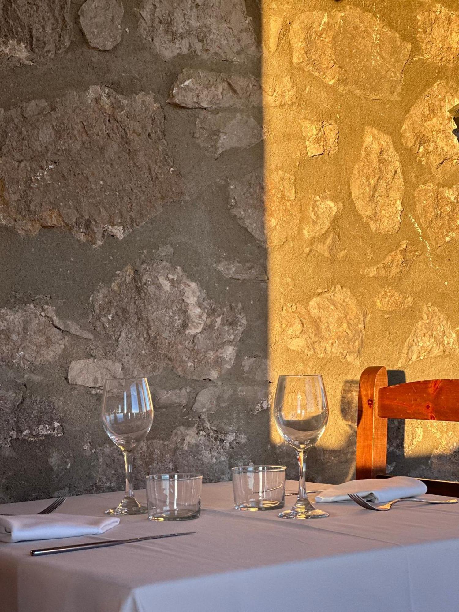 Santuari Mare De Deu Del Mont Restaurant-Hostatgeria Hotel Beuda Ngoại thất bức ảnh