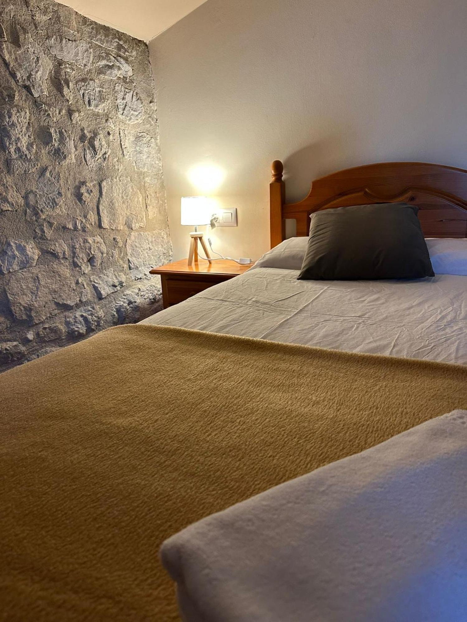 Santuari Mare De Deu Del Mont Restaurant-Hostatgeria Hotel Beuda Ngoại thất bức ảnh